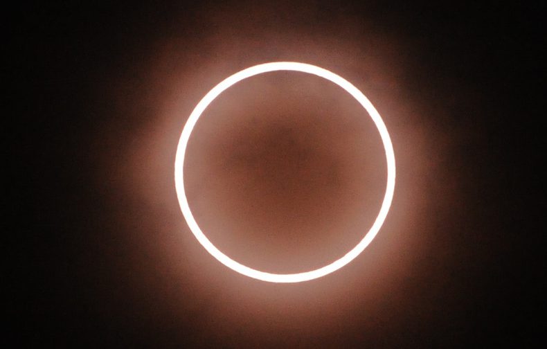 Eclipse total do Sol acontece na segunda; saiba como ver pela internet
