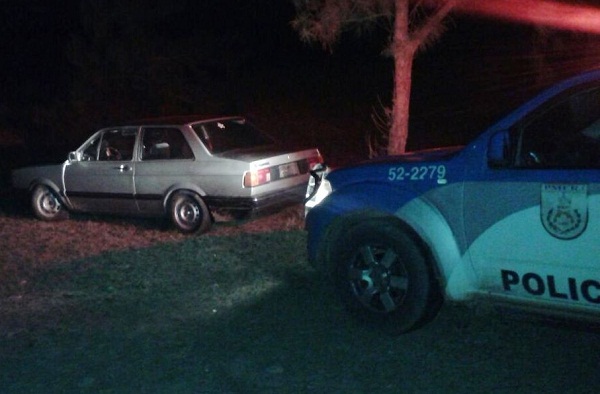 Carro roubado em Campos é encontrado abandonado em SJB