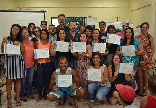 Entrega de certificados de conclusão de cursos em SJB