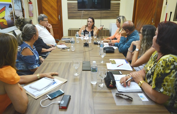 Carla Machado busca de solução para retorno das atividades na Apae