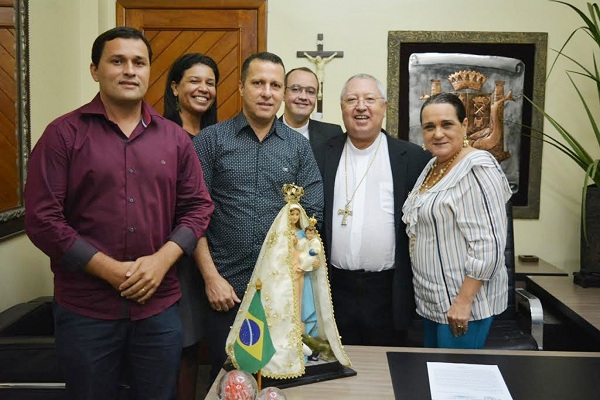 Carla Machado recebe visita de Dom Roberto