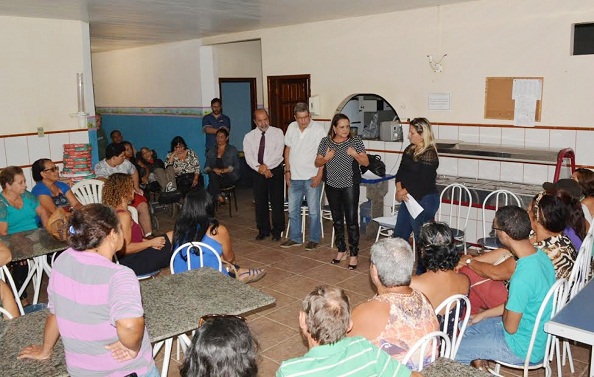 Carla Machado participa de Assembleia da Apae