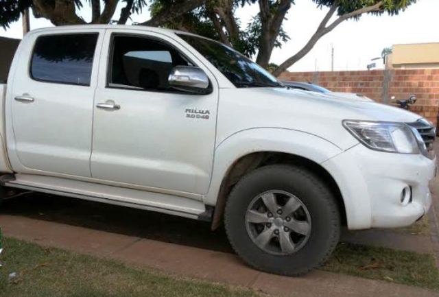 Caminhonete roubada de comércio em SJB é encontrada em Campos