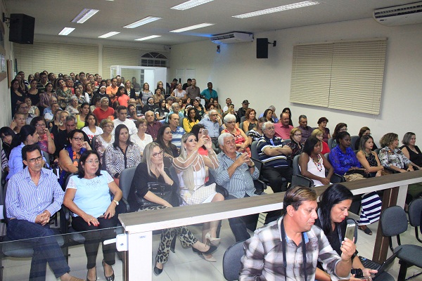 Câmara lotada e muita emoção na entrega do Diploma Narcisa Amália em SJB