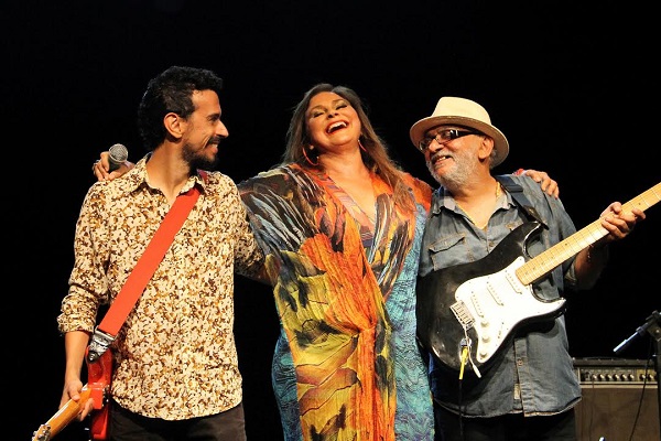Fafá de Belém comemora 41 anos de carreira com show nos Teatros SESI da região