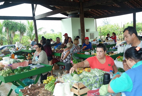 Feira do Produtor de SJB movimenta economia local