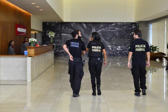 Cabral e ex-primeira-dama do Rio prestam depoimentos a Sérgio Moro em Curitiba