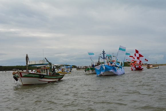 Tradicional Procissão Fluvial emociona fiéis na Festa da Penha, em Atafona