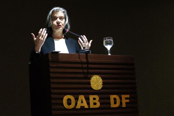 Cármen Lúcia cria comissão para apurar processos contra liberdade de imprensa