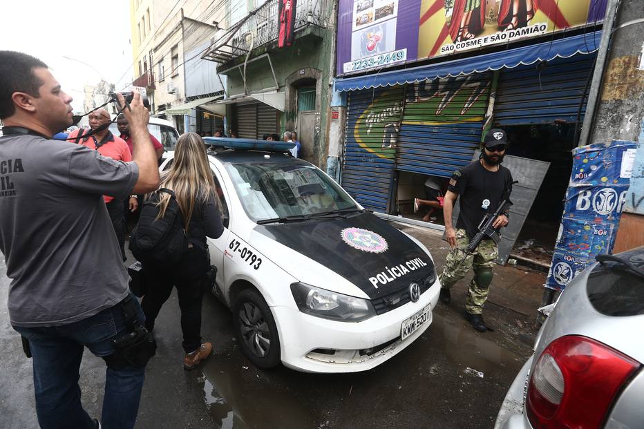 Sete lojas foram saqueadas por criminosos armados no Rio