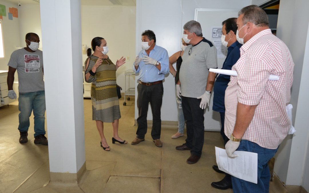Carla Machado acompanha vistoria no Centro de Emergência