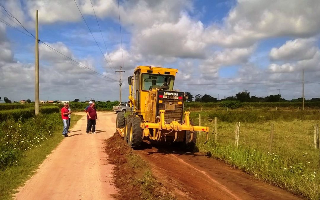 Prefeitura de SJB trabalha na manutenção de vias sem pavimentação