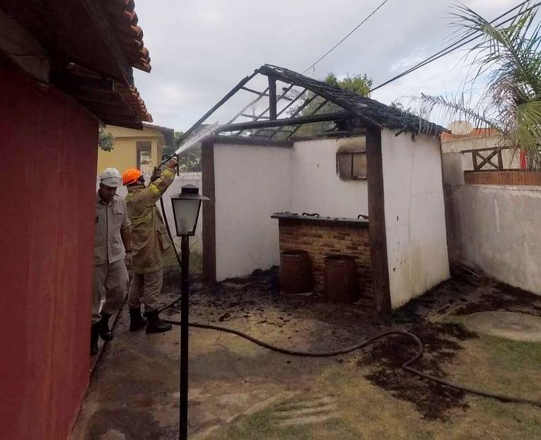 Pousada pega fogo em Grussaí – Veja fotos