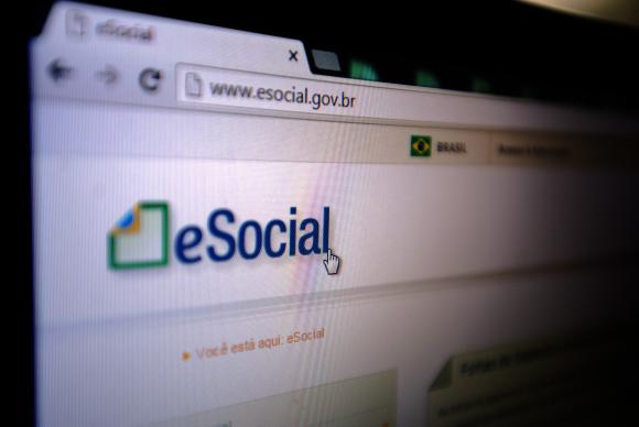 Empregador doméstico tem até hoje para pagar eSocial de abril