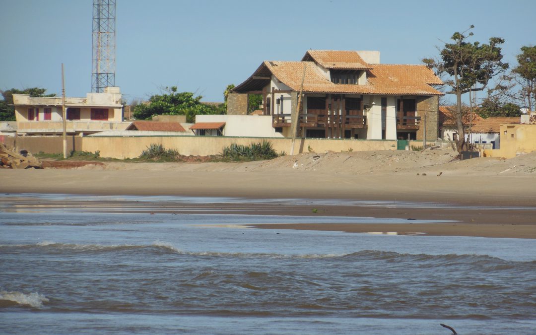 Mar de Atafona recua nesta sexta após ressaca