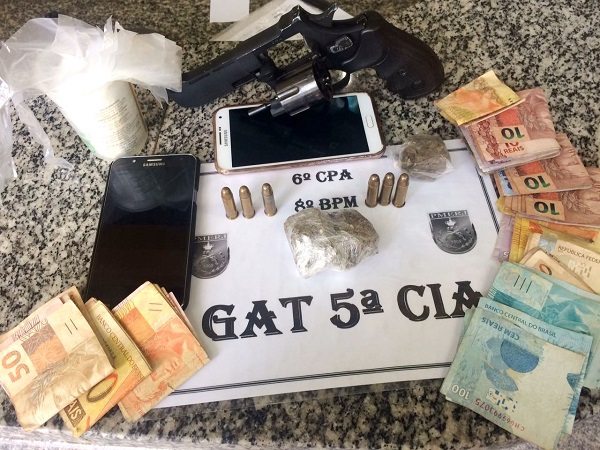 Casal detido com revólver e maconha em SJB
