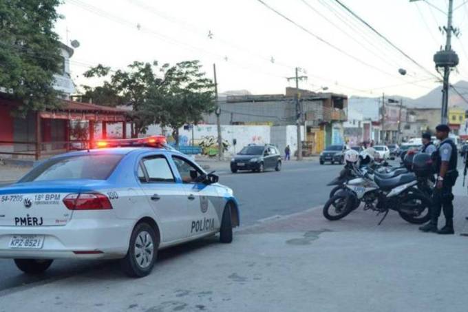 Quatro PMs são baleados no Complexo do Alemão em confronto com traficantes