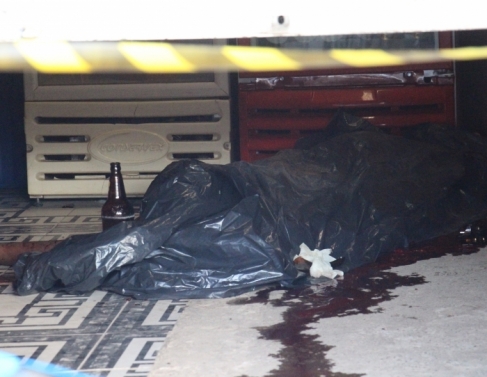 Homem assassinado dentro de bar