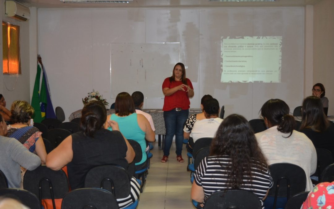 Prefeitura de SJB capacita funcionários da Secretaria de Educação