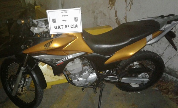 Polícia apreende motocicleta suspeita de roubo