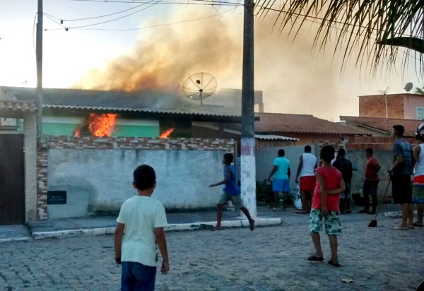 Incêndio em residência em Atafona