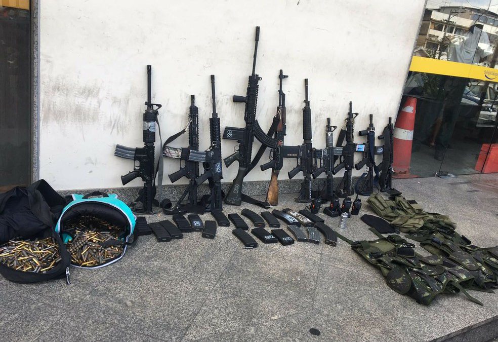 Justiça decreta prisão de policiais suspeitos de associação para tráfico de drogas no Rio