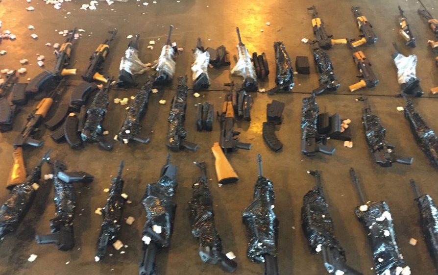 Secretário diz que são apreendidas 24 armas de fogo e um fuzil por dia no Rio