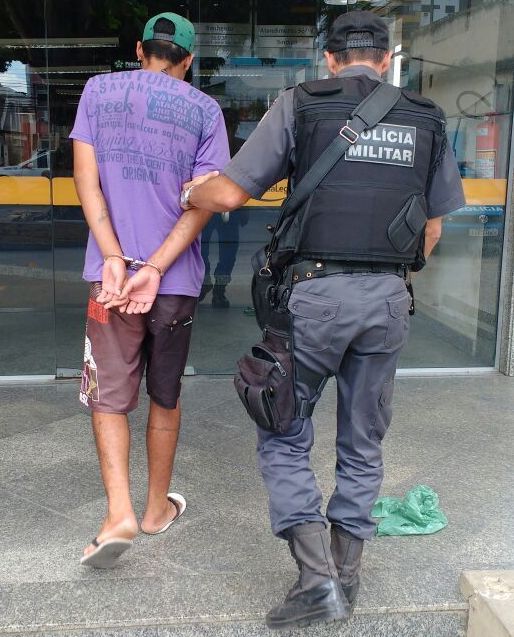 Jovem com mandado de prisão por homicídio é preso por PMs de Barcelos