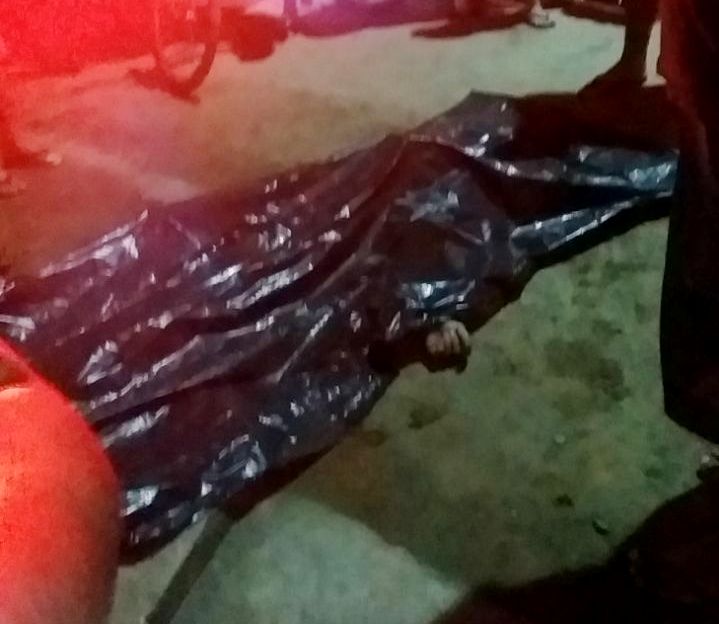 Motociclista morre após colidir com poste em SJB