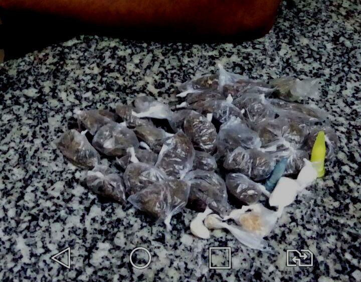 Polícia apreende maconha, cocaína e crack em SJB