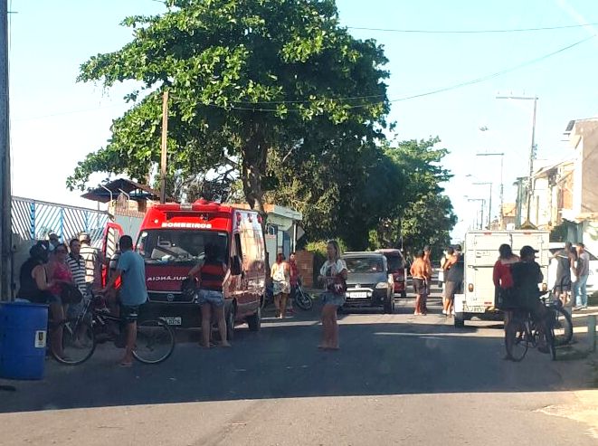 Mulher ferida após sofrer queda de moto em SJB