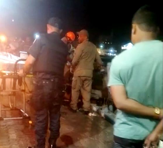 Homem ferido após bater com motocicleta em dique e cair no Rio Paraíba do Sul