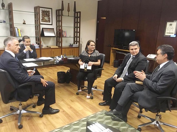 Carla discute duplicação da BR 356 em Brasília