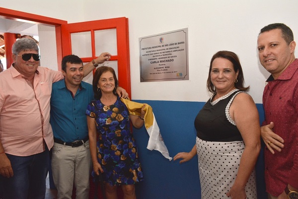 Carla Machado entrega obras no Açu