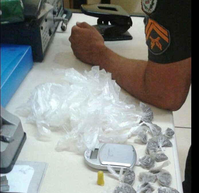 Polícia apreende maconha e cocaína em Atafona