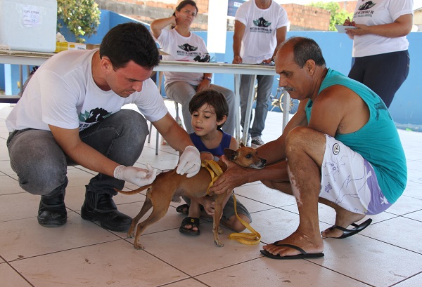 Vacina Antirrábica já imunizou aproximadamente 5 mil animais em SJB