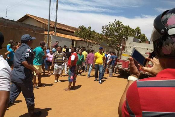 Corpo de mais uma criança vítima da tragédia de Janaúba é enterrado