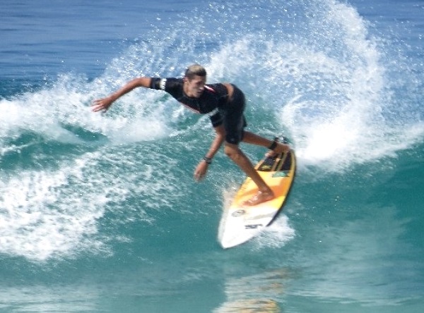 Surfista sanjoanense é campeão na Barra da Tijuca