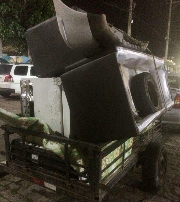 Homens furtam geladeira, sofá, aparelho de som de casa em Grussaí e são detidos na BR 356