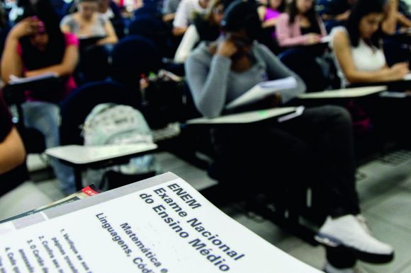 Quase sete milhões de estudantes começam Enem neste domingo