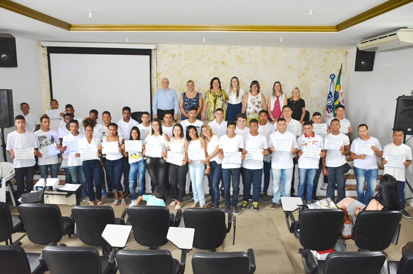 Entrega de certificados do Projeto Jovem Alerta em SJB