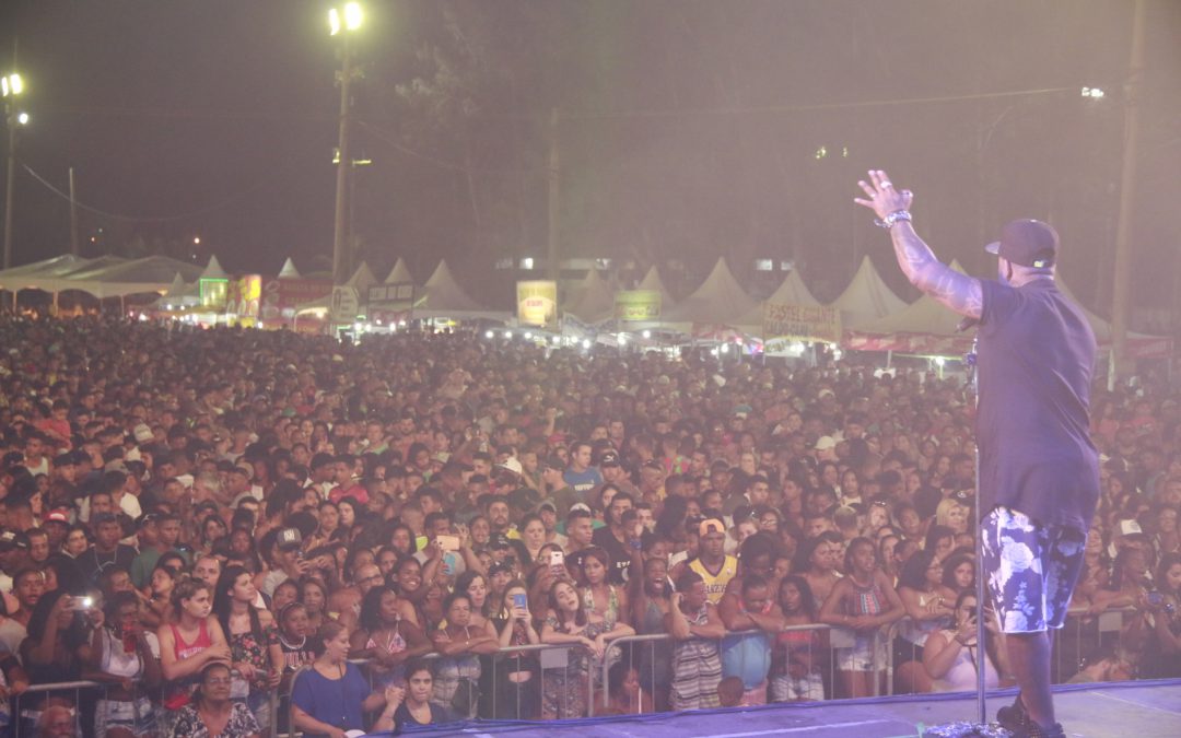 Pagode romântico atrai grande público ao Balneário