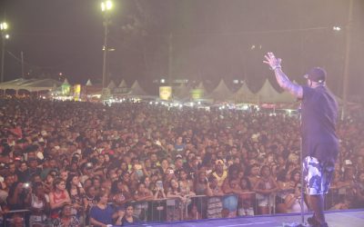 Pagode romântico atrai grande público ao Balneário
