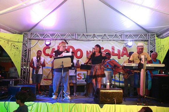Fest Forró e Caindo na Folia animam a noite de sábado