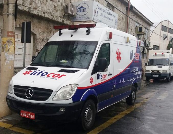 Adolescente ferido após cair dentro de colégio em SJB