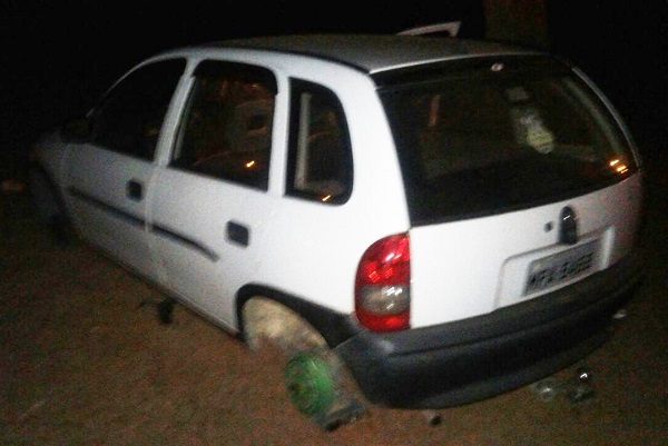 Mais um carro furtado em Atafona é encontrado abandonado em Grussaí