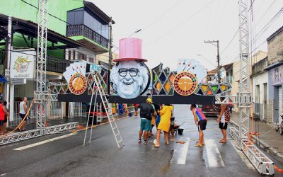 Centenário de Chacrinha é tema de decoração de Carnaval em SJB