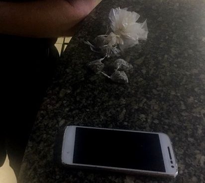 Militares de SJB apreendem jovem com maconha em Campos