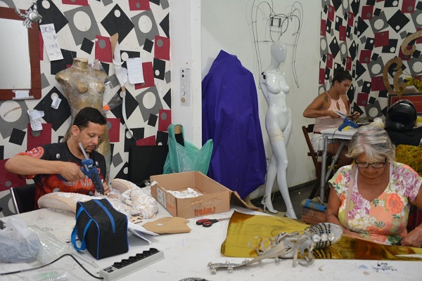 Congos e Chinês nos preparativos finais para o carnaval