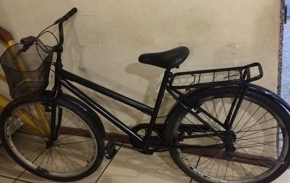 Homem furta bicicleta e comércios e é detido pela PM no Centro de SJB